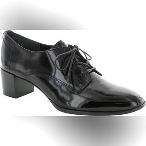New Munro - Ramsey - Black Patent lace up dress shoe - Sz 8.5 WW